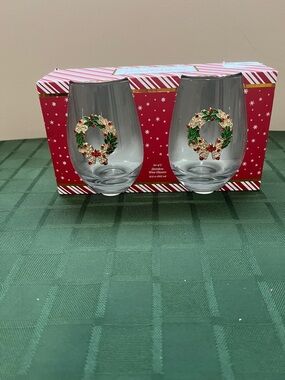 NIB 2 Holiday Wreath Stemless Wine Glasses - Clear with Red & Green Accents